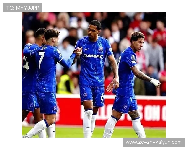 切尔西替补的新锐锋线连续冲击对方禁区，终收回报